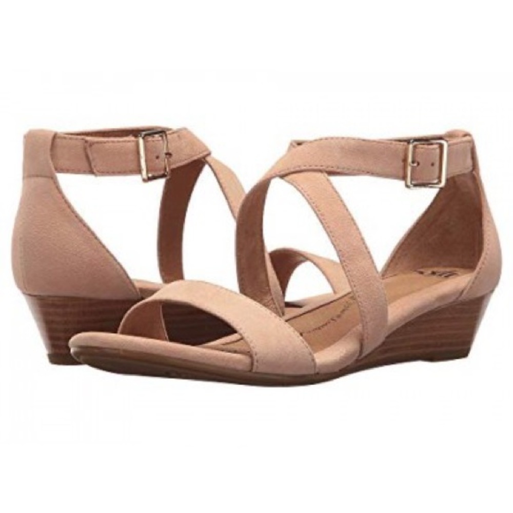 SOFFT INNIS WEDGE SANDALS 7.5 ( TRIED ON AT HOME)